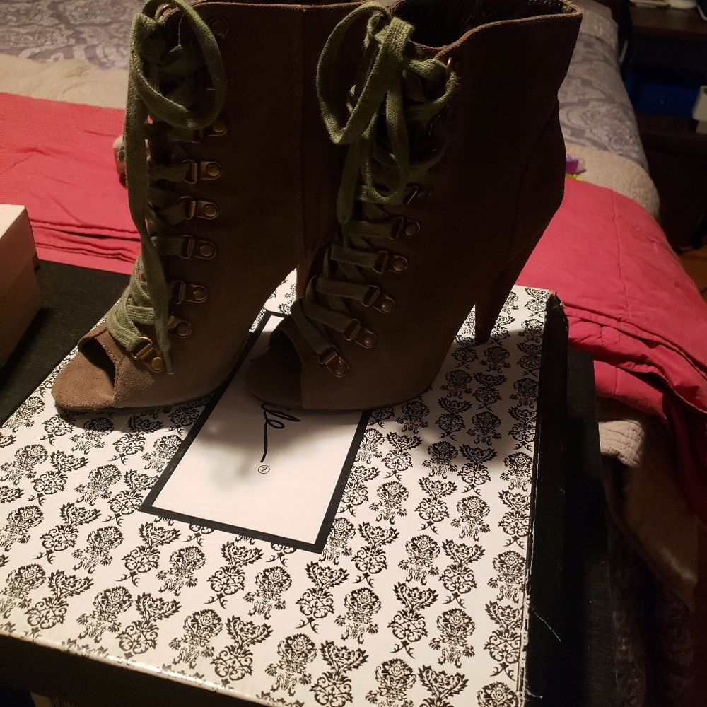 Women's footwear